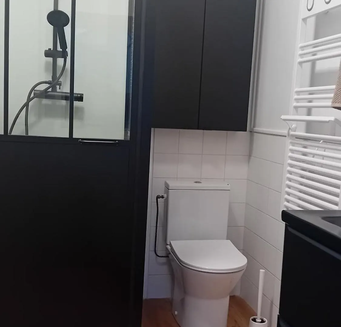 Bed & Breakfast Chambre1 Lumineuse, Agreable, Confortable Et Fonctionnelle Vitre