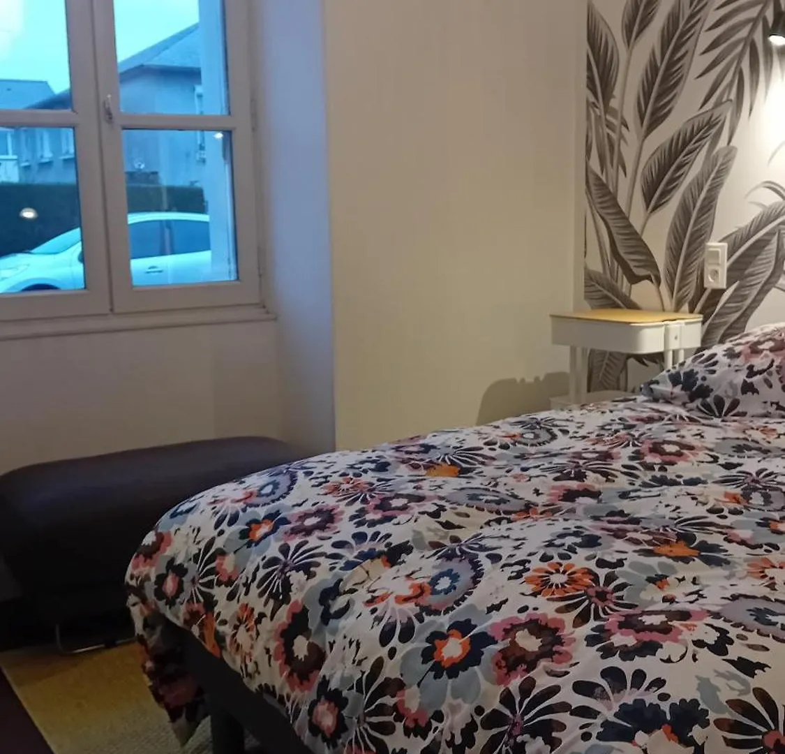 Chambre1 Lumineuse, Agreable, Confortable Et Fonctionnelle contacts